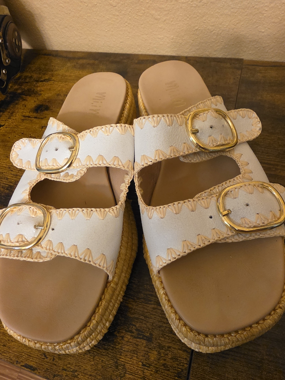 MiiM White Faux Leather Women's Platform Slide Sandals Size 8 - Picture 3 of 6